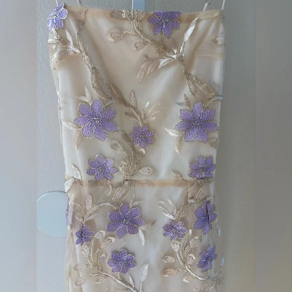 Lucy in the Sky Amari Gold Floral Mesh Mini Dress - Size M - Picture 7 of 7